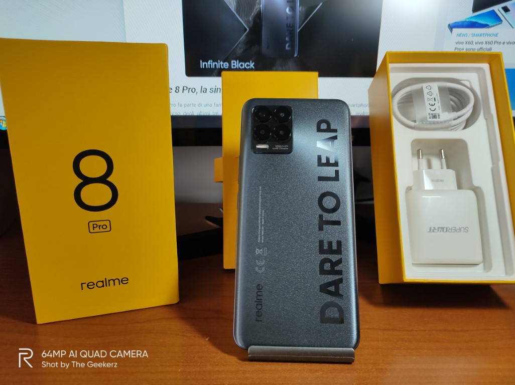 Смартфон Realme 8 Pro Фото